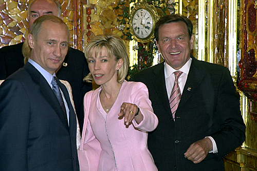 Description: Description: D:\Users\MichaelN\Pictures\_Temp\Germany\Gerhard Schröder\Gerhard Schroeder-Vladimir_Putin_in_Saint_Petersburg-41.jpg