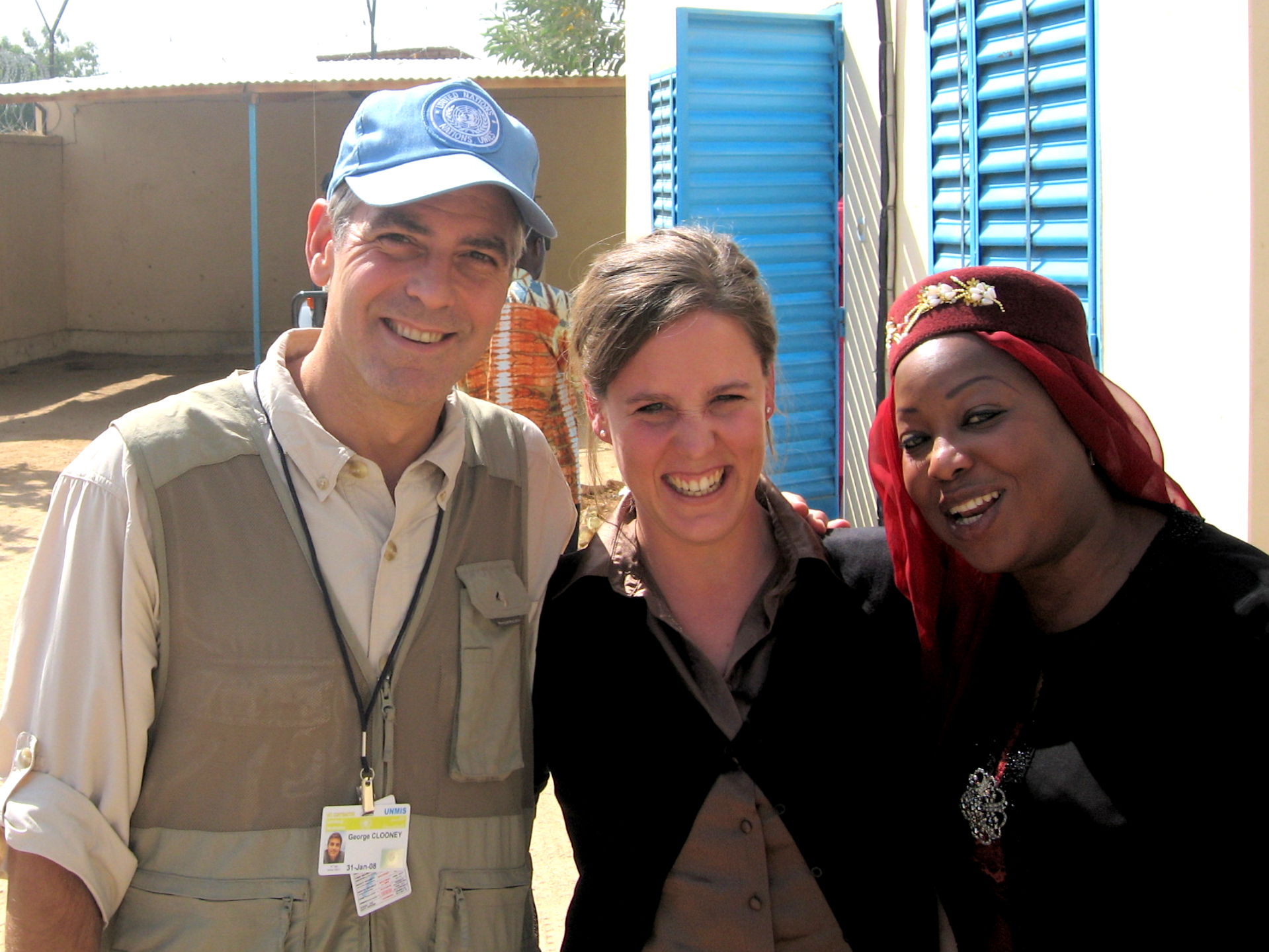 Description: Description: Description: http://upload.wikimedia.org/wikipedia/commons/b/b0/George_Clooney_with_Samoura_and_Reck.JPG